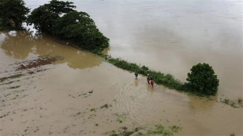 Filipinler'de sel ve toprak kaymalarında 6 kişi öldü - Son Dakika Haberleri
